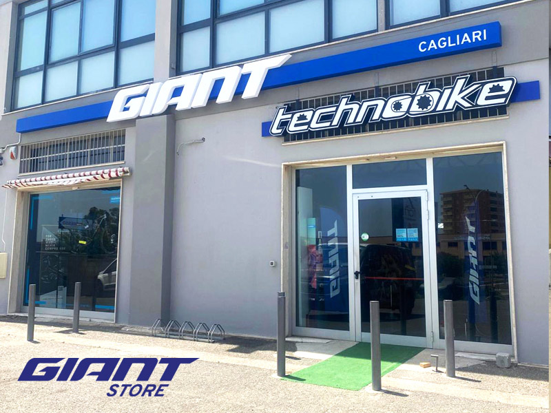 Visit the website of Giant Store Cagliari