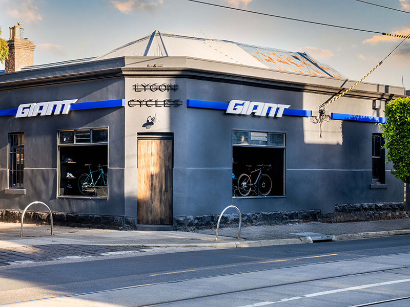 Visit the website of Giant Lygon St