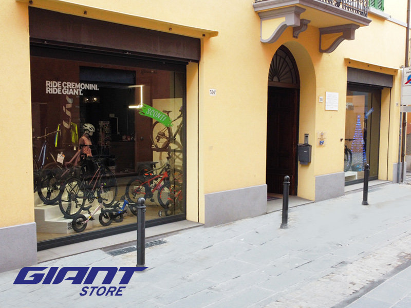 Visit the website of Giant Store Imola