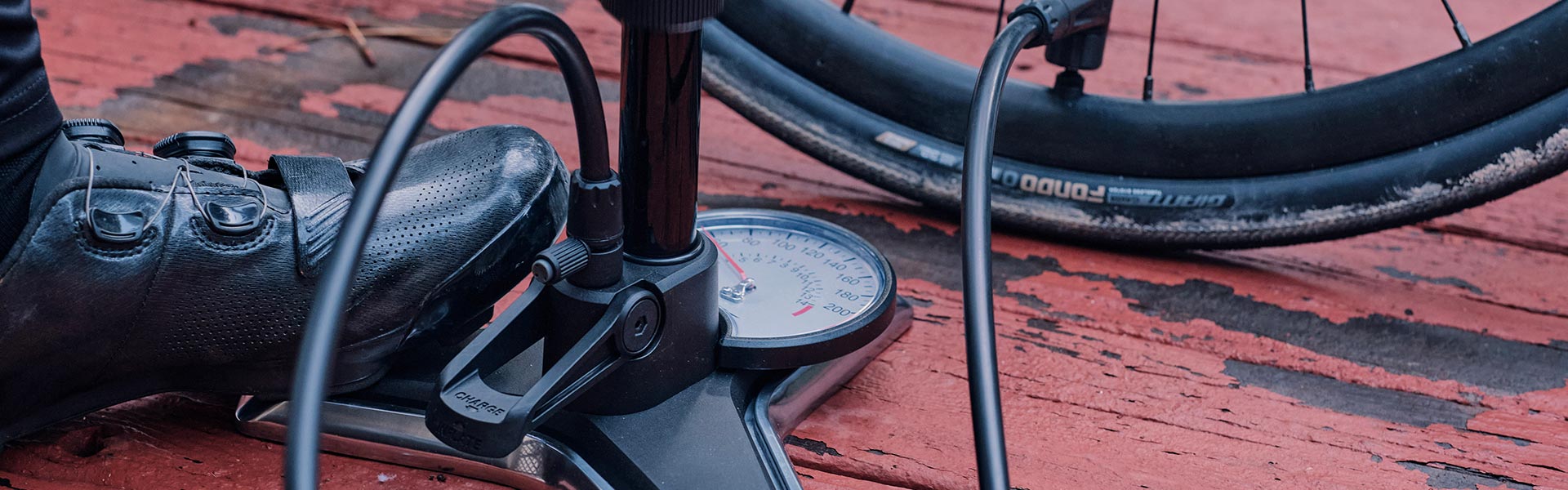 Pompe et kit de réparation roue pour vélo de ville