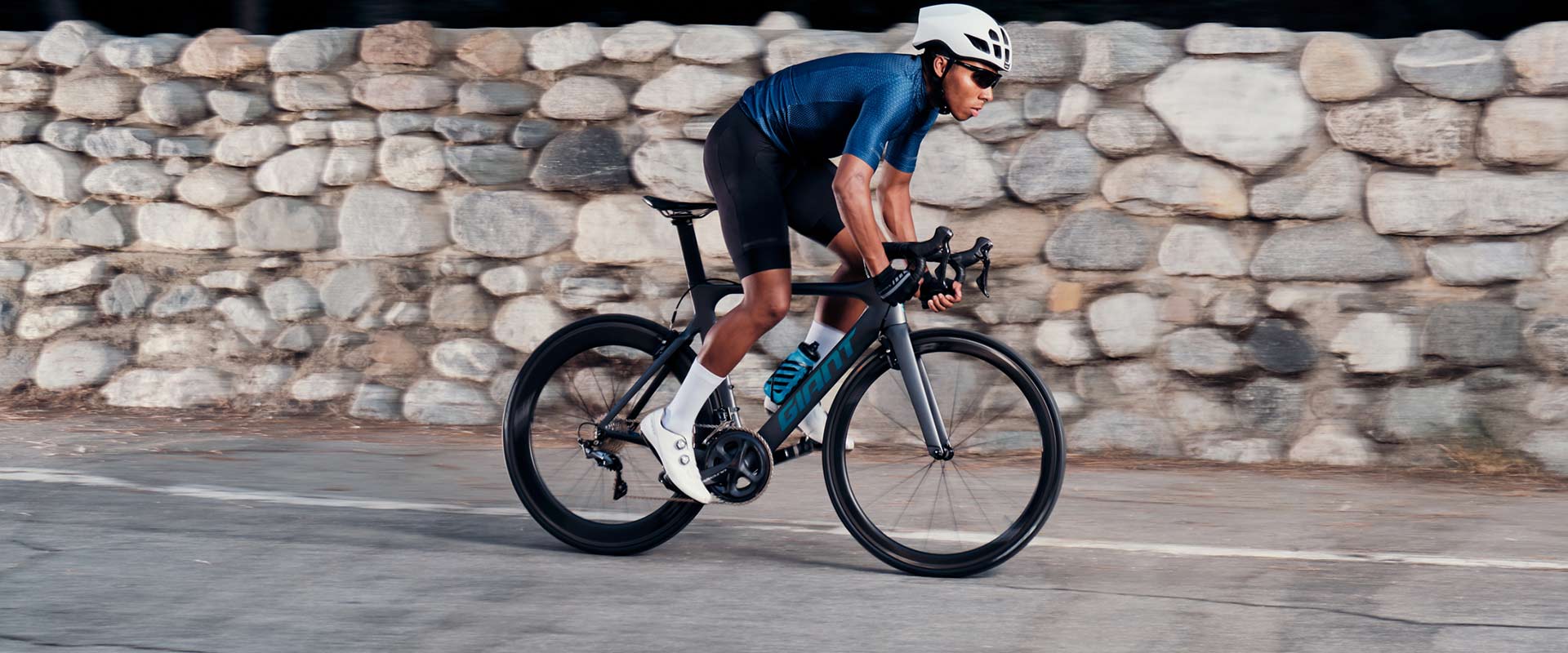 Giant propel advanced 1 best sale disc road bike 2020