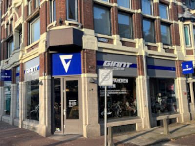 Visit the website of Giant Store Utrecht