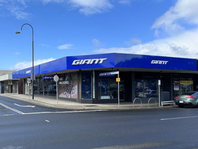Visit the website of Giant Frankston