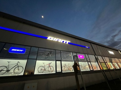 Visit the website of Giant Oporów
