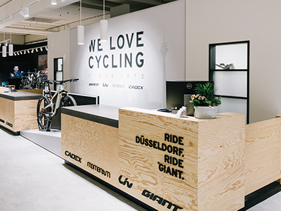 Visit the website of GIANT Store Düsseldorf