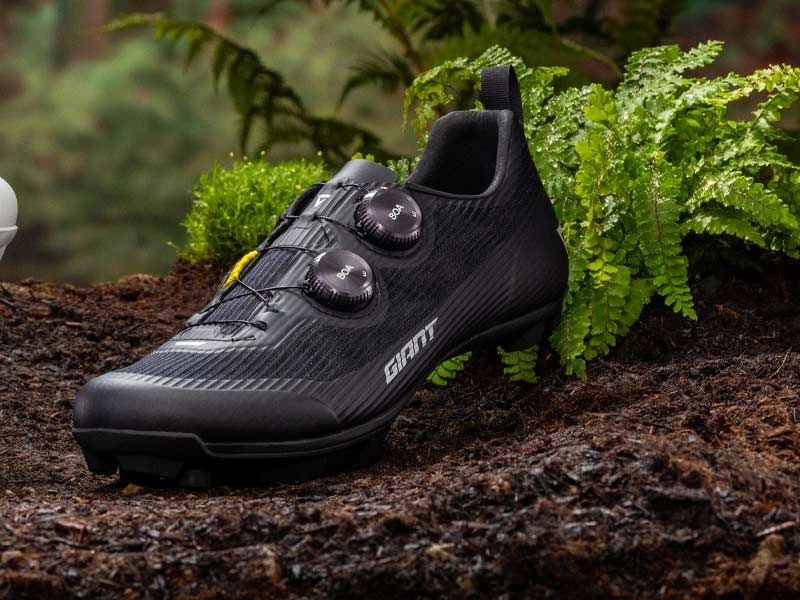 The Surge Pro Road Racing Shoe | Giant Bicycles Japan 日本